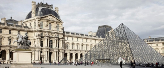 The Louvre is the world&#039;s busiest art museum.