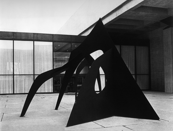 Alexander Calder&#039;s &#039;Le Guichet&#039; in front of the Lincoln Center Library.