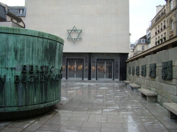 The Shoal Memorial in Paris.
