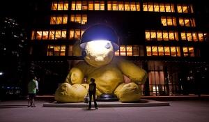 Urs Fischer&#039;s “Untitled (Lamp/Bear)”(2005-6), at the Seagram Building on Park Avenue at 53rd Street, is deceptively cuddly. (It&#039;s made of cast bronze and weighs nearly 17 tons.)