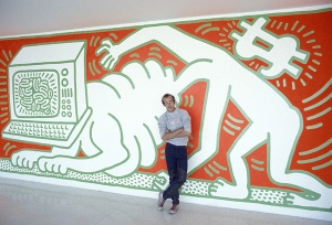 Keith Haring in front of his mural at the Walker Art Center.