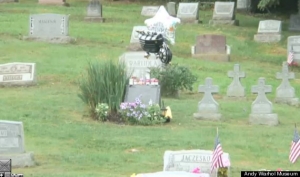 A still from the live feed streaming from Andy Warhol&#039;s grave.