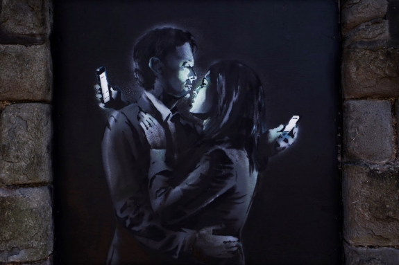 Banksy&#039;s &#039;Mobile Lovers.&#039;