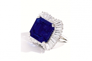 This exceptional Platinum, Sapphire and Diamond ring fetched $5,093,000 at Sotheby&#039;s.